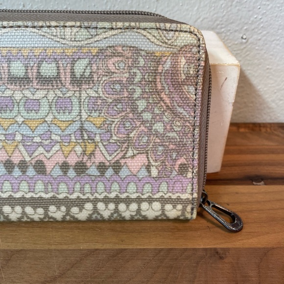 Sakroots Wallet Abstract Peace Pattern Zip Around Multi Card Whimsical Boho - Picture 5 of 15